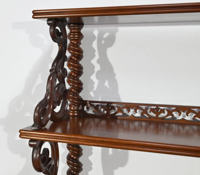 RESTAURATION PERIOD SIDETABLE