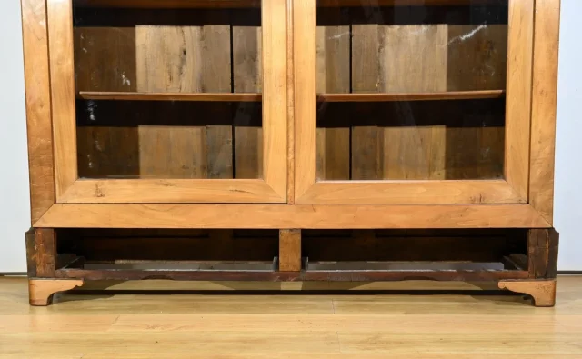 Importante Bibliothèque de Propriété en Noyer, époque Restauration – Début XIXe