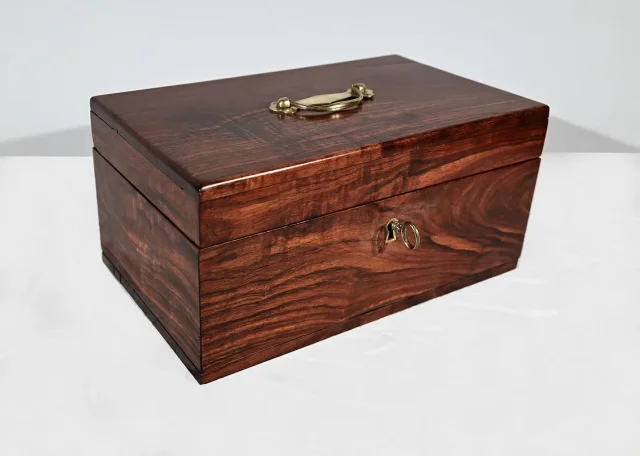 CAJA DE CAOBA