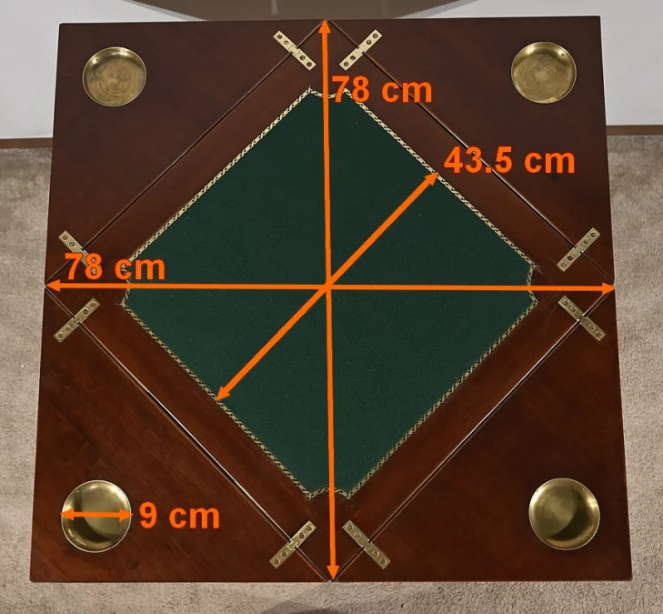 Table à Jeux dite Mouchoir en Acajou, style Louis XVI, époque Napoléon III – Milieu XIXe