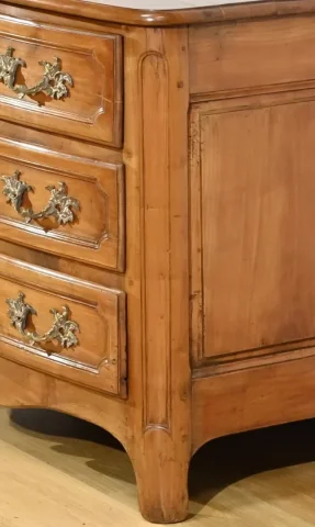 Commode en Merisier Massif, époque Transition Louis XIV / Régence – Début XVIIIe