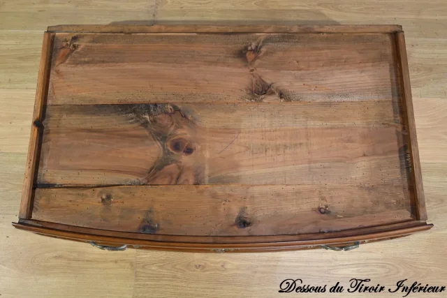 Commode en Merisier Massif, époque Transition Louis XIV / Régence – Début XVIIIe