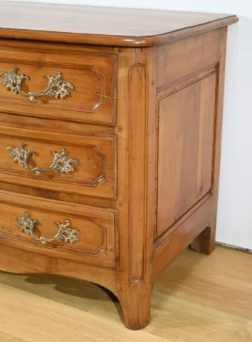Commode en Merisier Massif, époque Transition Louis XIV / Régence – Début XVIIIe