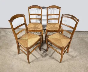 Suite de 4 Chaises en Noyer Massif, époque Restauration – 1ère partie XIXe
