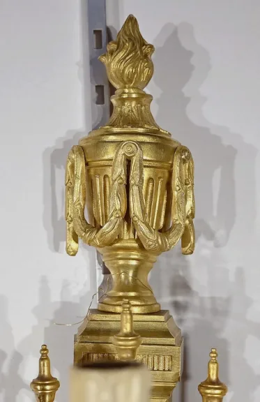 PAAR BRONZE-WANDLEUCHTEN IM LOUIS XVI-STIL