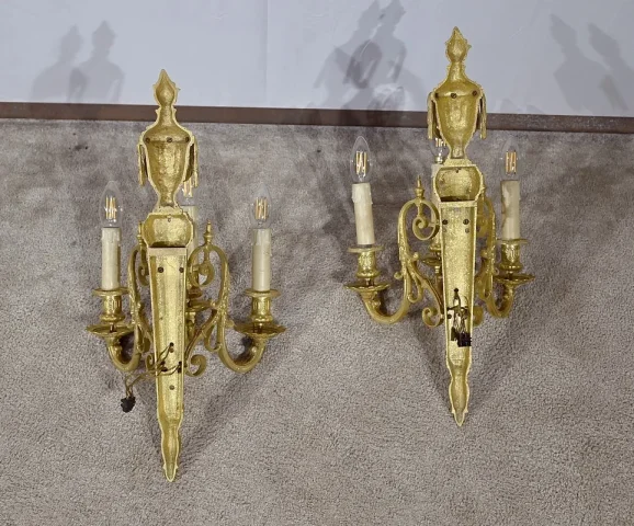 Paire d’Appliques en Bronze, style Louis XVI – 1ère partie XIXe