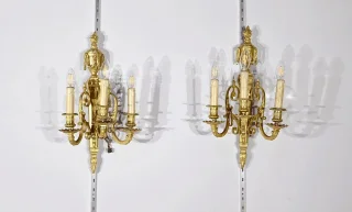 PAAR BRONZE-WANDLEUCHTEN IM LOUIS XVI-STIL