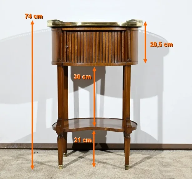 TISCH IM LOUIS XVI-STIL