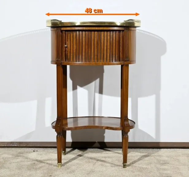 TISCH IM LOUIS XVI-STIL