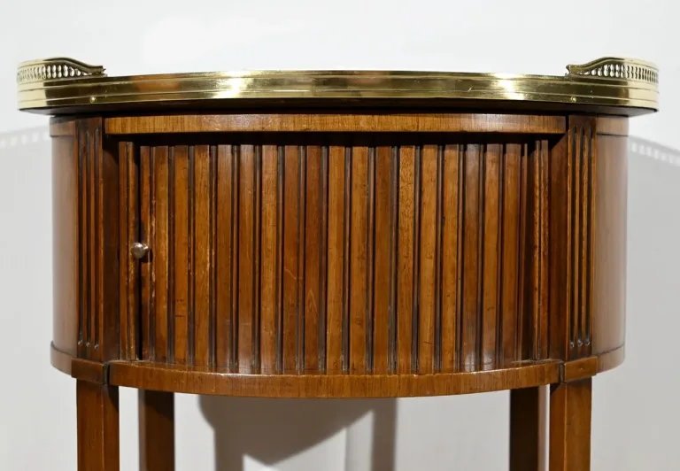 TISCH IM LOUIS XVI-STIL