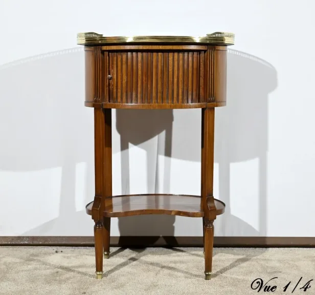 TISCH IM LOUIS XVI-STIL