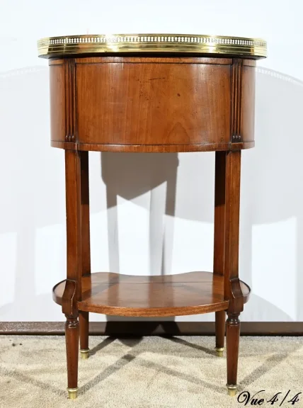 TISCH IM LOUIS XVI-STIL