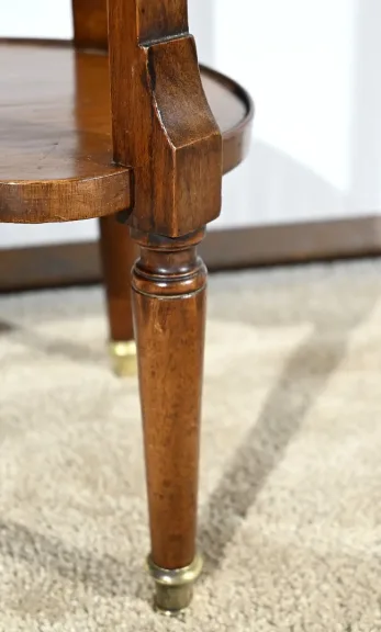 TISCH IM LOUIS XVI-STIL