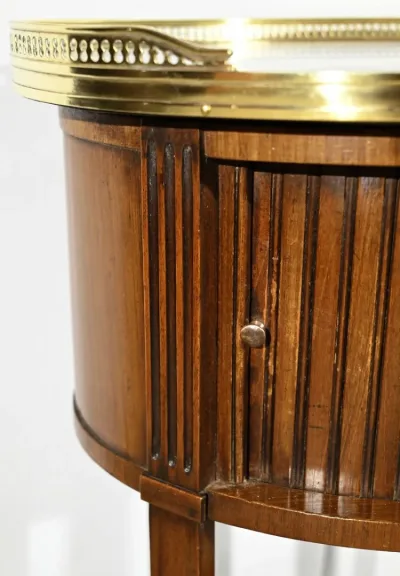 TISCH IM LOUIS XVI-STIL