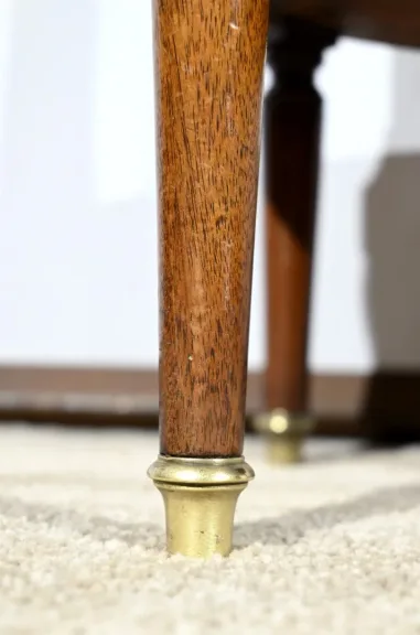 TISCH IM LOUIS XVI-STIL