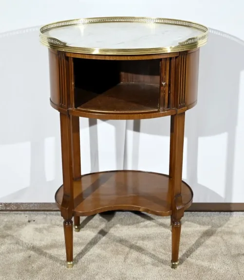 TISCH IM LOUIS XVI-STIL