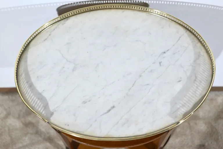 TISCH IM LOUIS XVI-STIL
