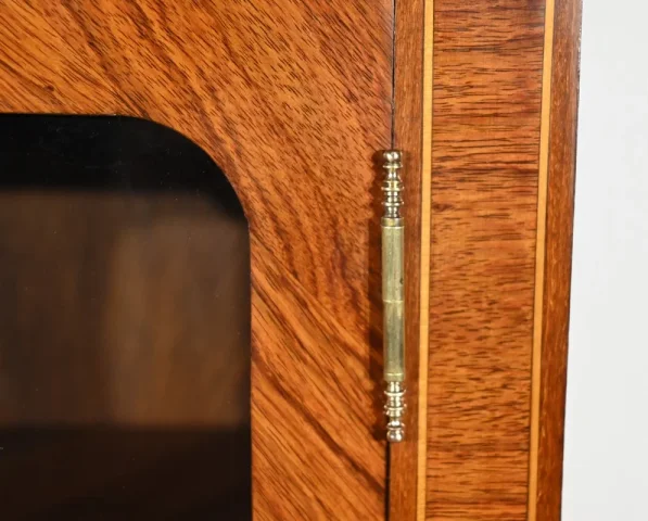 Meuble Vitrine en Bois de Rose, style Louis XVI – Fin XIXe