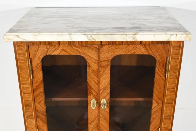 Meuble Vitrine en Bois de Rose, style Louis XVI – Fin XIXe