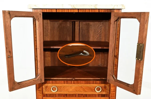 Meuble Vitrine en Bois de Rose, style Louis XVI – Fin XIXe