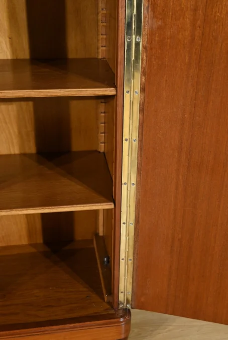 Bücherregal im Art-Deco-Stil
