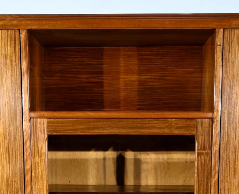 Bücherregal im Art-Deco-Stil