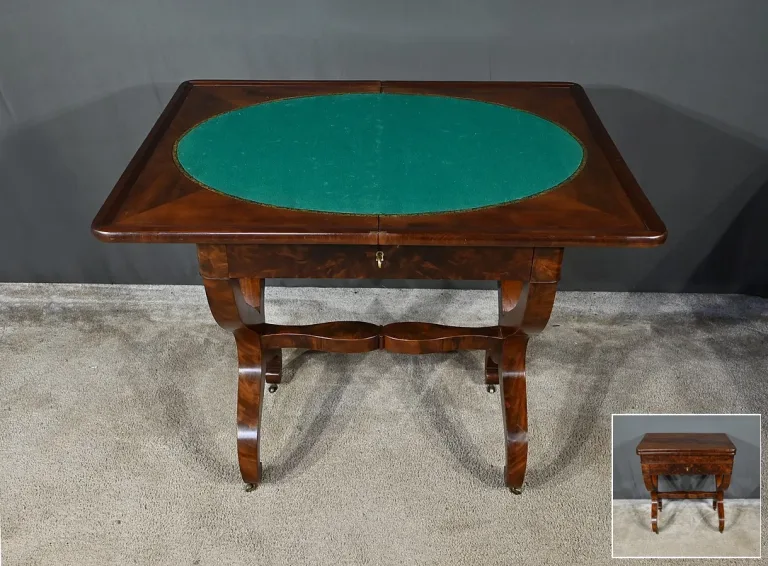 Table de Jeux en Ronce d’Acajou, époque Restauration – Début XIXe