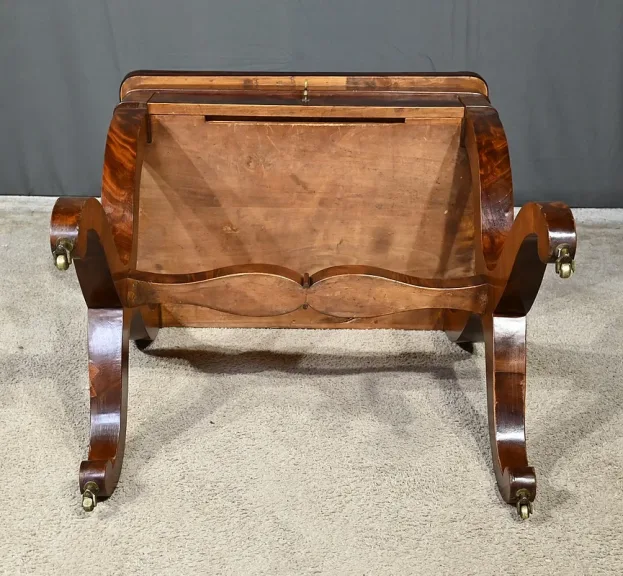 Table de Jeux en Ronce d’Acajou, époque Restauration – Début XIXe