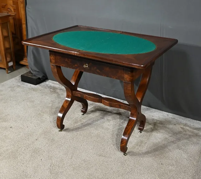 Table de Jeux en Ronce d’Acajou, époque Restauration – Début XIXe