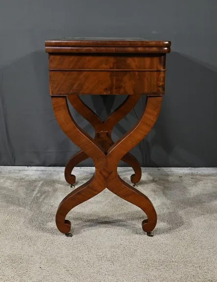 Table de Jeux en Ronce d’Acajou, époque Restauration – Début XIXe