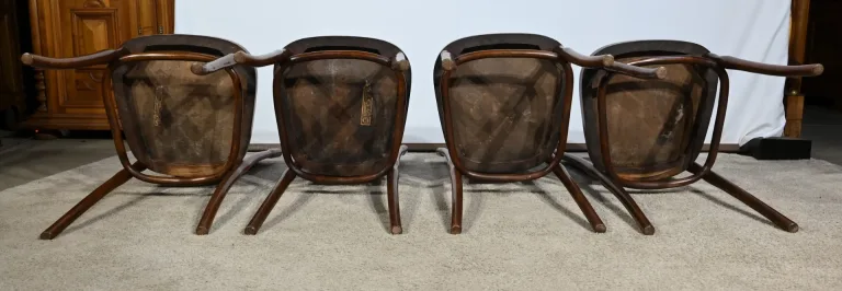 Suite de 4 Chaises en Hêtre Courbé, n°67 par Jacob & Josef Kohn – 1900