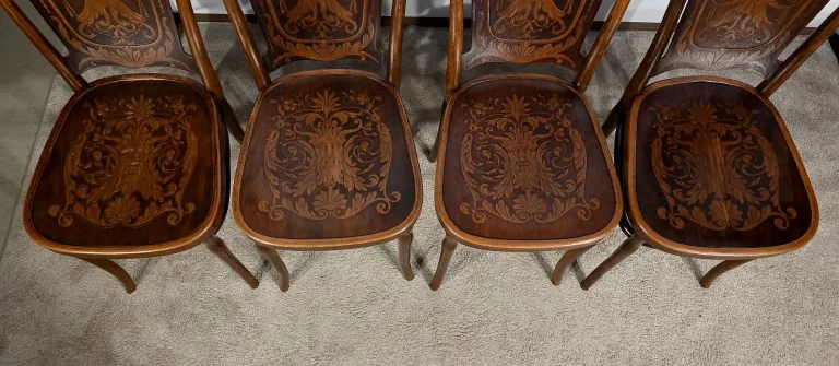 Suite de 4 Chaises en Hêtre Courbé, n°67 par Jacob & Josef Kohn – 1900