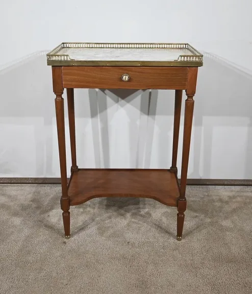 Beistelltisch im Louis XVI-Stil