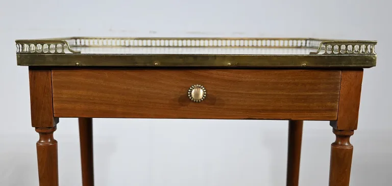 Beistelltisch im Louis XVI-Stil