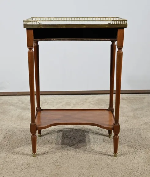 Beistelltisch im Louis XVI-Stil