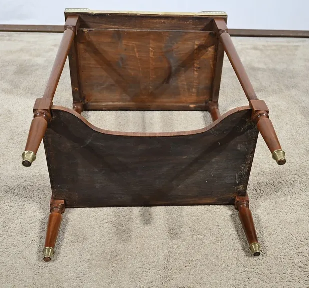 Beistelltisch im Louis XVI-Stil