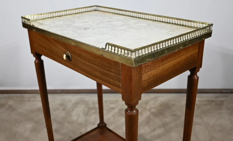 Beistelltisch im Louis XVI-Stil