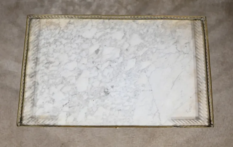 Beistelltisch im Louis XVI-Stil