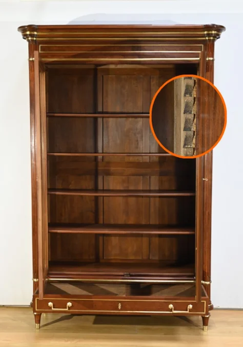 BOEKENKAST IN LOUIS XVI-STIJL