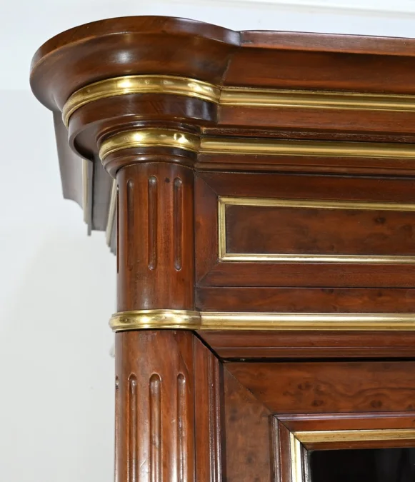 BOEKENKAST IN LOUIS XVI-STIJL