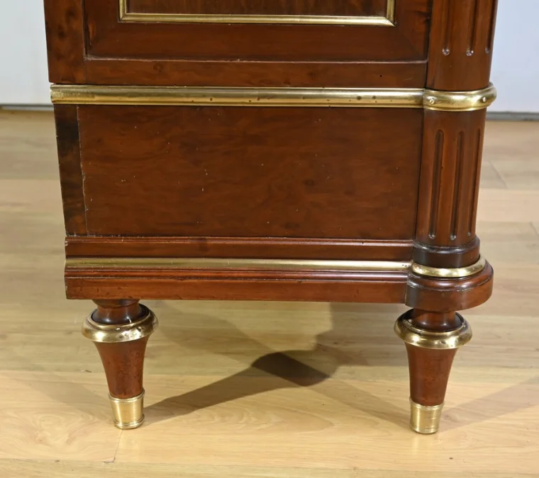 BOEKENKAST IN LOUIS XVI-STIJL