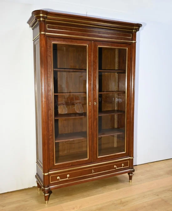 BOEKENKAST IN LOUIS XVI-STIJL