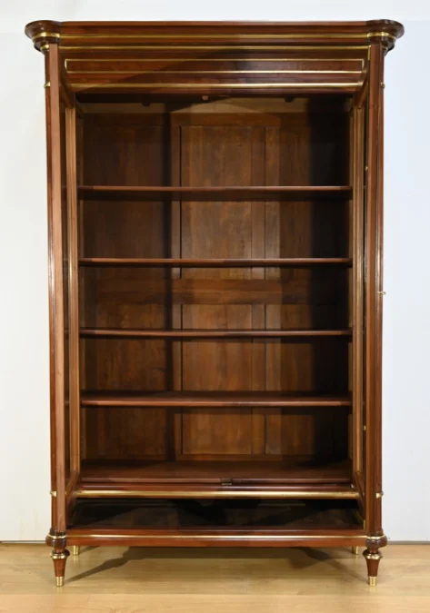 BOEKENKAST IN LOUIS XVI-STIJL