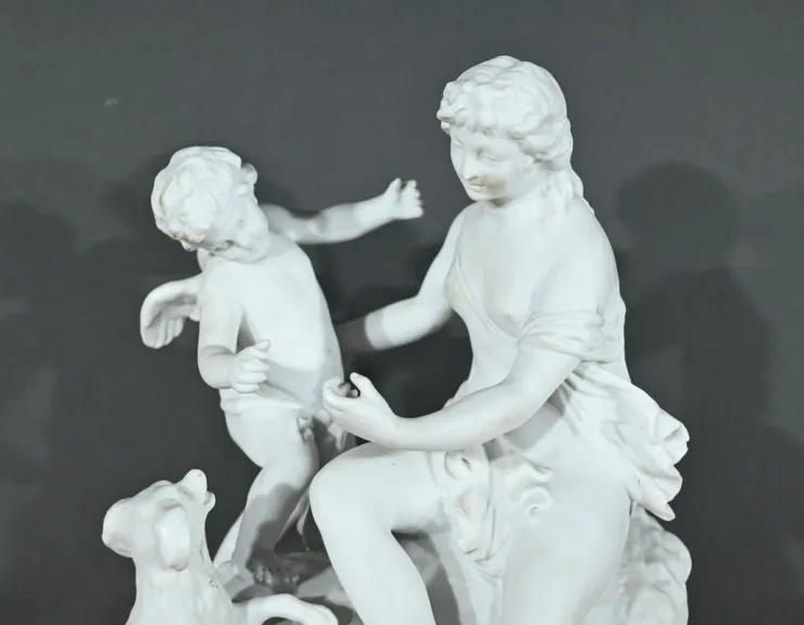 Sculpture en Biscuit "Vénus et l'Amour" - Fin XIXe