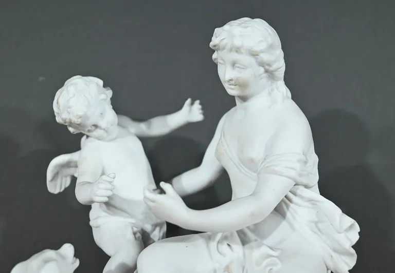 Sculpture en Biscuit "Vénus et l'Amour" - Fin XIXe