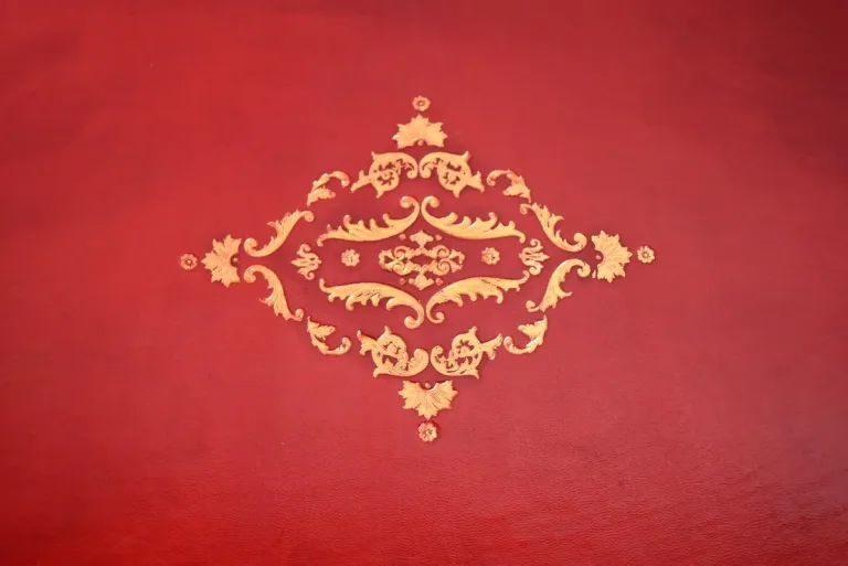 Bureau de Milieu en Bois Précieux, style Louis XV – Début XXe