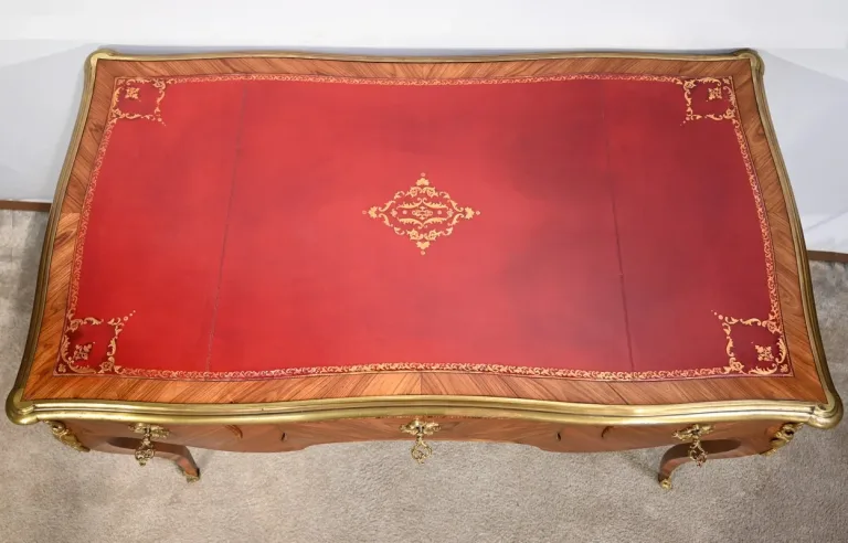 Bureau de Milieu en Bois Précieux, style Louis XV – Début XXe