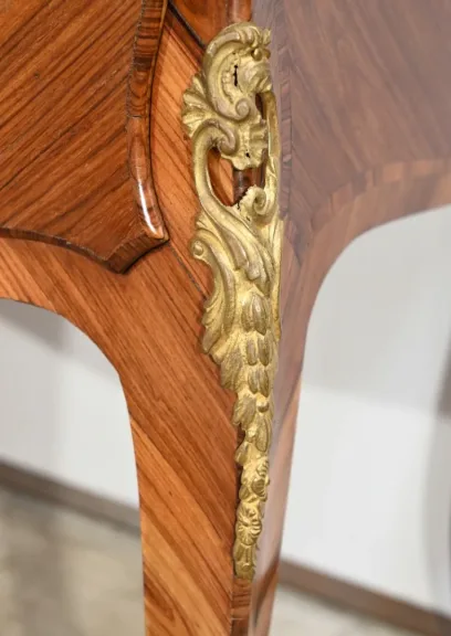 Bureau de Milieu en Bois Précieux, style Louis XV – Début XXe