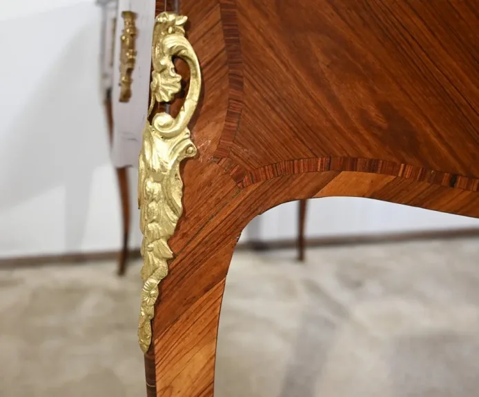 Bureau de Milieu en Bois Précieux, style Louis XV – Début XXe