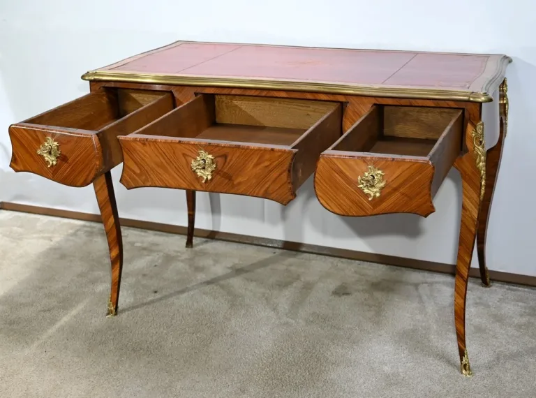 Bureau de Milieu en Bois Précieux, style Louis XV – Début XXe